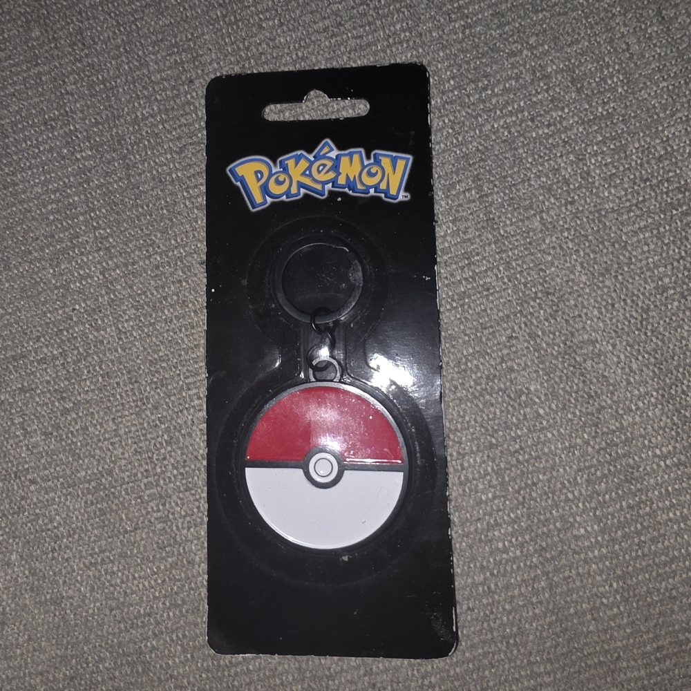 Pokeball Keychain Pokémon × Bioworld Red and White Keychain